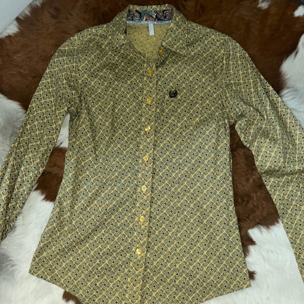 Women’s Cinch Button Down